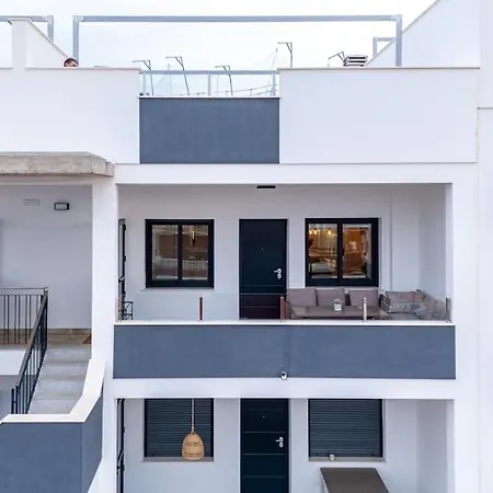 Penthouse With Pool & Rooftop Appartement